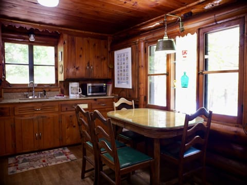 Whitney Bay Getaway with Bunkhouse on Drummond Is (3064)