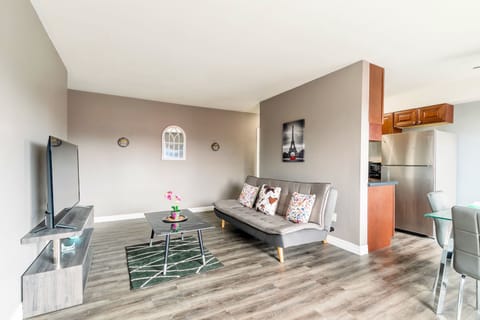 Bright Living Room With A Sofa Bed, Smart TV, And High-Speed Internet