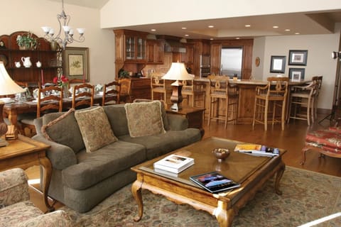 Comfortable space with dining area and kitchen bar