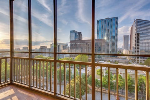 Atlanta Vacation Rental | 1BR | 1BA | 600 Sq Ft | Step-Free Access