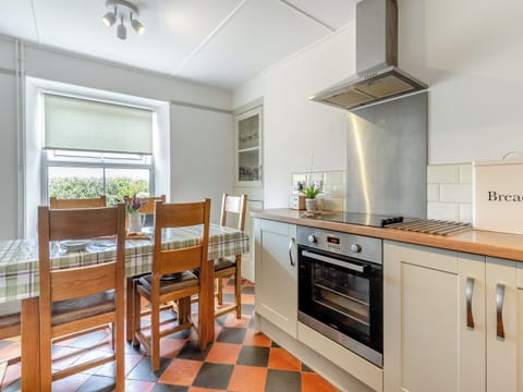 Kitchen/diner | Maesybryn, Pentregat