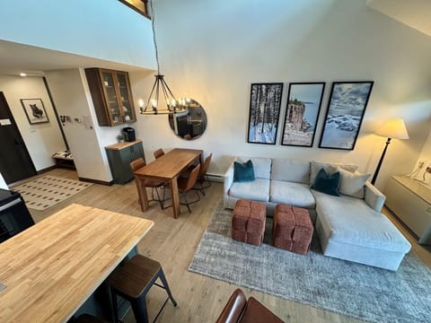 Kitchen Dining Entry 2