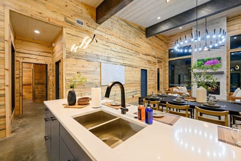 A splash of rustic elegance for all your washing and cleaning needs.