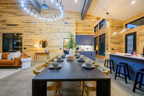 From hearty breakfasts to candlelit dinners—this table is the heart of your cabin.