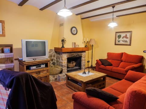 Picture Frame, Furniture, Property, Comfort, Wood, Interior Design, Window, Television, Floor, Couch