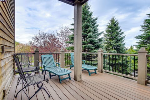 Deck | Gas Grill (Propane Provided) | 1 Mi to Beach