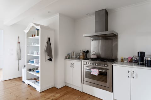 Make hearty meals with the industrial stove and cooktop