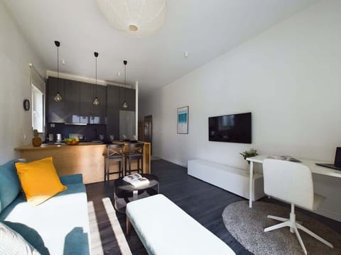 Spacious living room with full equipment.