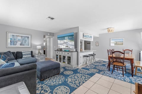 Aqua Beach Bungalow Living room