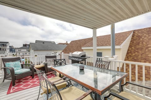 Wildwood Vacation Rental | 2BR | 1BA | 800 Sq Ft | Stairs Required