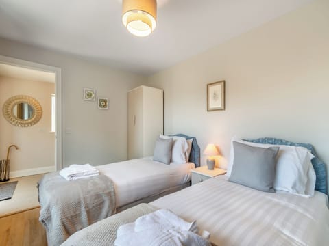 Room 1 - Downstairs twin bedroom with adjustable beds and en-suite bathroom | Llwyncelyn Farmhouse, Clynderwen
