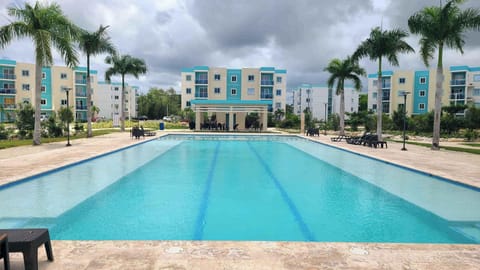 El condominio cuenta con 10 piscinas, 1 de ellas semiolimpica
