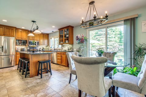 Kitchen | 1st Floor | Toaster | Slow Cooker | Dining Table