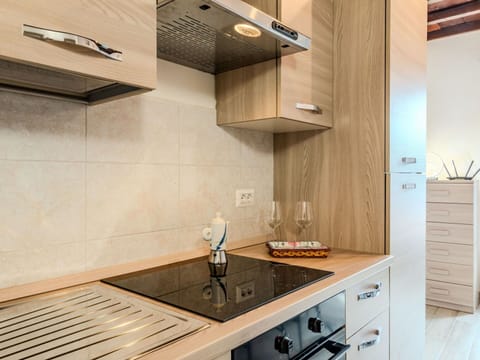 Tap, Cabinetry, Countertop, Property, Furniture, Plumbing Fixture, Sink, Building, Kitchen, Wood