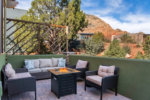 Your Sedona Home-Away-From-Home, Enjoy the Red Rock Views & Firepit
