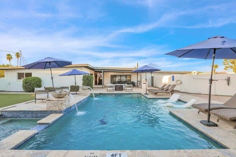 Dip into your private pool & hot tub. Your Scottsdale outdoor oasis awaits!