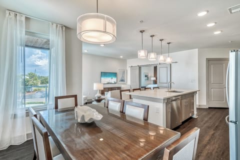 Dining Area - Seating for 6 + Island Seating for 4!