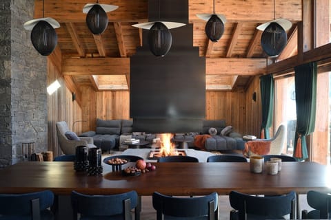 Salon Black Peak