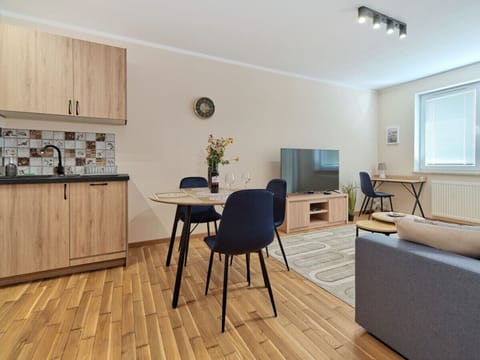 Dining Area - Book Now With RENTUJEMY.COM