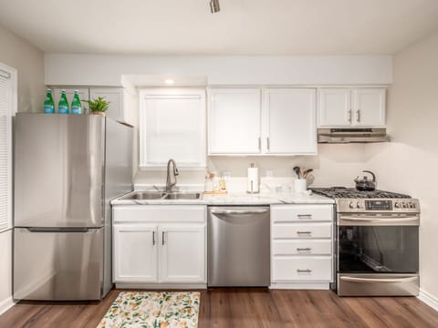 Fully equipped kitchen.