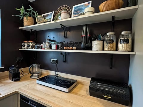 Kitchen fully equipped perfect for making breakfast or dinner