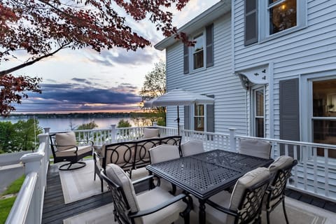 Deck for Outdoor Dining and Living