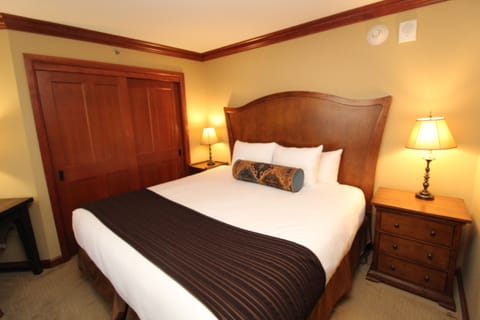 EV 555 BR w/ King bed