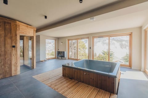 d741c7ce-7eba-4d87-ad2a-aa45a68c4b69