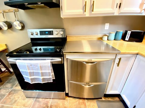 Full oven and dishwasher