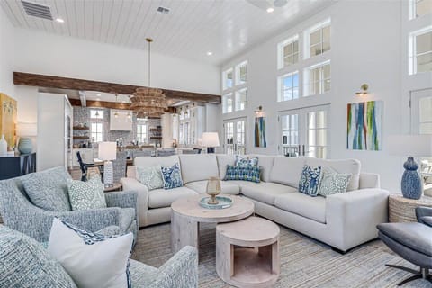 2nd Floor, Primary Living Room