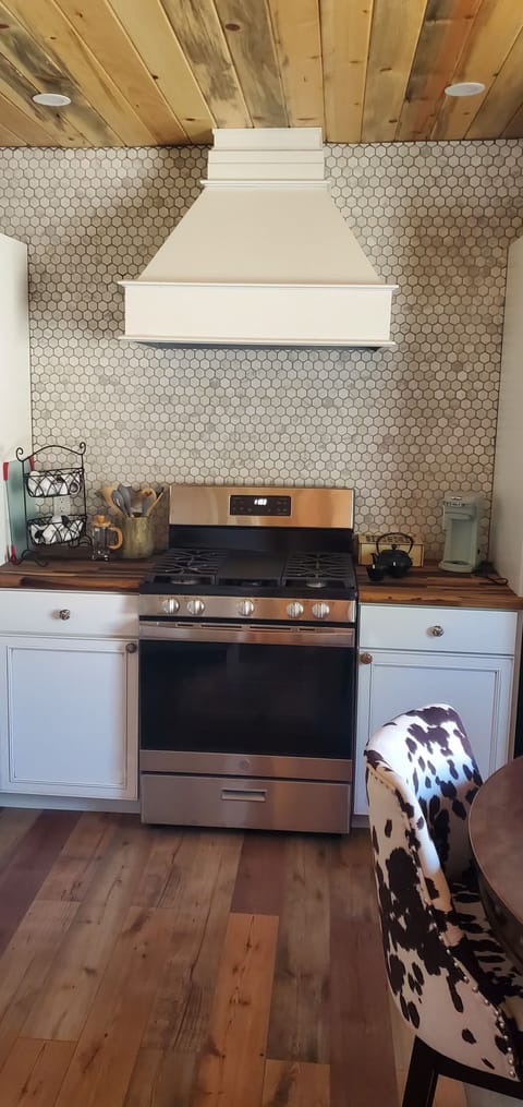 enjoy cooking on this 5 burner gas stove