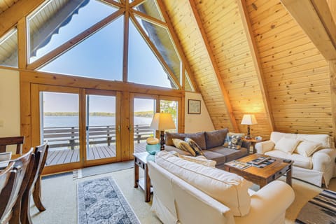 Channing Vacation Rental | 2BR | 2BA | 1,400 Sq Ft | Stairs Required