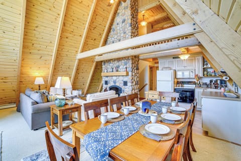 Dining Area | Dishware & Flatware | Main Level