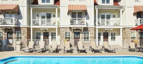 Nantucket 5 Bdrm Beach House at Lake Street