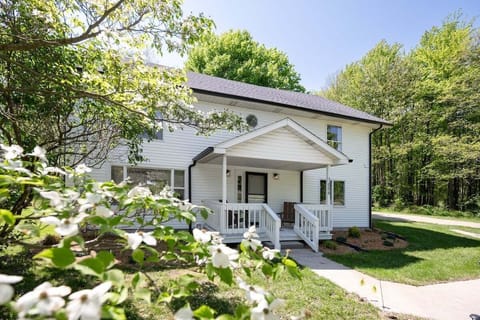 Welcome to Four Corners Farmhouse!