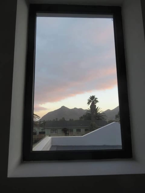 The Cape White Villa / Common space -View on Chapmans peak