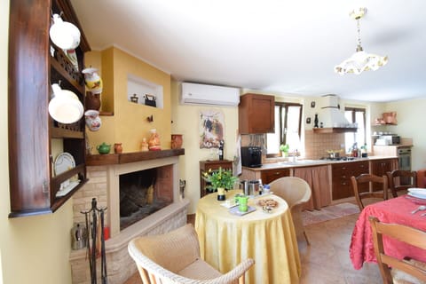 Autumn, Kitchen, Living Room, Spring, Summer