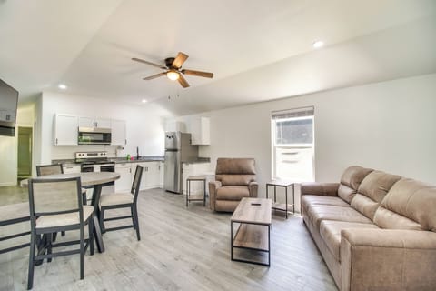 Living Area | Smart TV