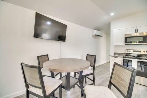 Dining Area | Dishware/Flatware Provided