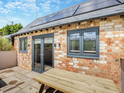 Terrace | The Old Stables 2 - Quarry Hill Farm, Shipton-Under-Wychwood