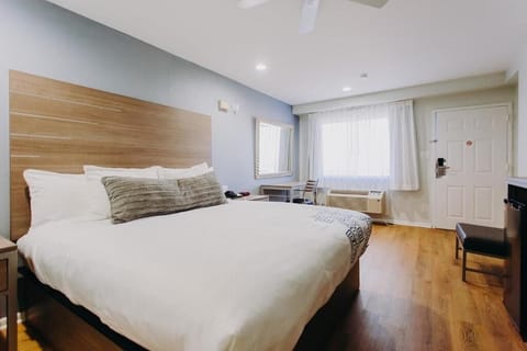 King size bed
