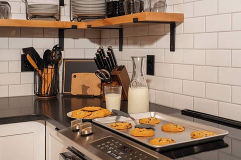 Our kitchen is fully stocked and ready for your culinary creations! Whether you're baking a batch of warm cookies, whipping up your favorite treats, or trying something new, you’ll find everything you need. Enjoy the sweet aromas and the joy of homemade goodies in this well-equipped, welcoming space!