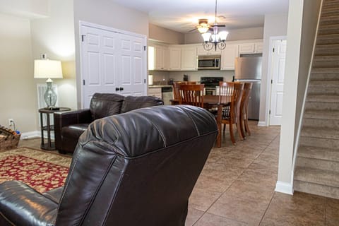 Living room/dining area