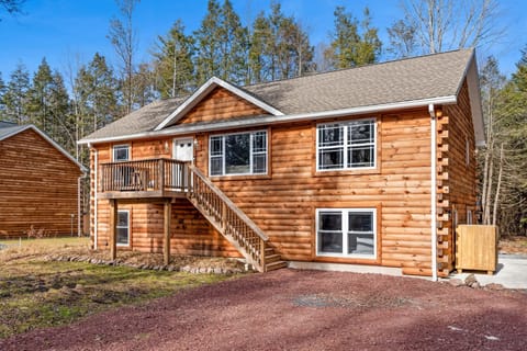 Rustic Cabin-Style Exterior
This inviting log-sided home offers mountain charm with modern comfort set against a peaceful wooded backdrop, it’s the perfect escape from the everyday.