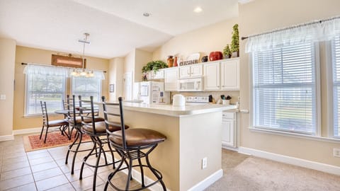 Kitchen/Breakfast Bar