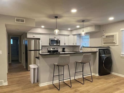 Dine and refresh: easy meals, fresh clothes, simple living.