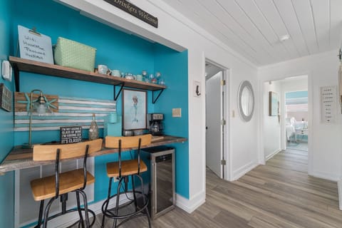 Coffee Bar/Extra Seating