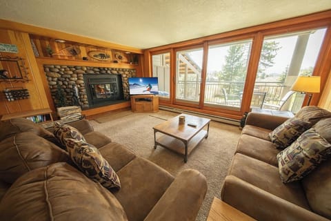 Cozy and rustic vacation condo in West Keystone