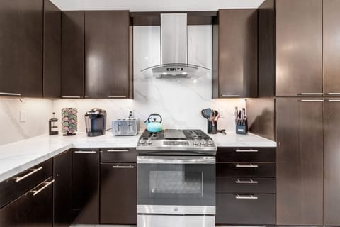 Enjoy this sleek, well-stocked kitchen. Need spices? Or coffee? Maybe some serving bowls for family dinner? We got you!