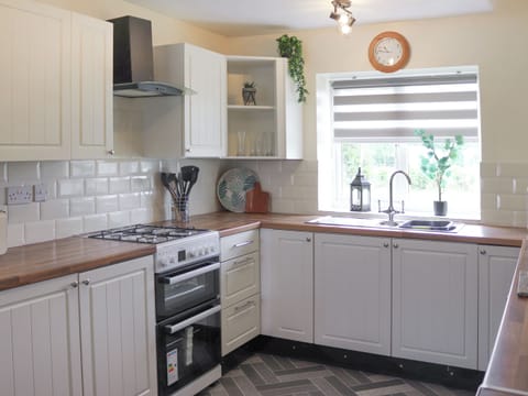 Kitchen | Hen Fecws, Rhoshirwaen, near Aberdaron